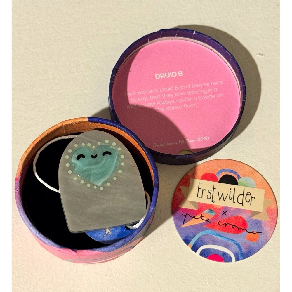 Erstwilder Druid 8 Resin Art Brooch Pin Gray Blue Heart Face Pete Cromer NIB